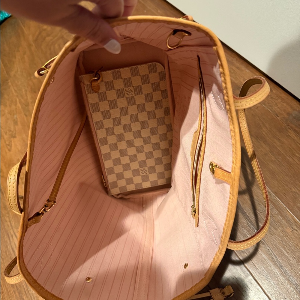 Louis Vuitton Neverfull MM - Picture 3 of 5